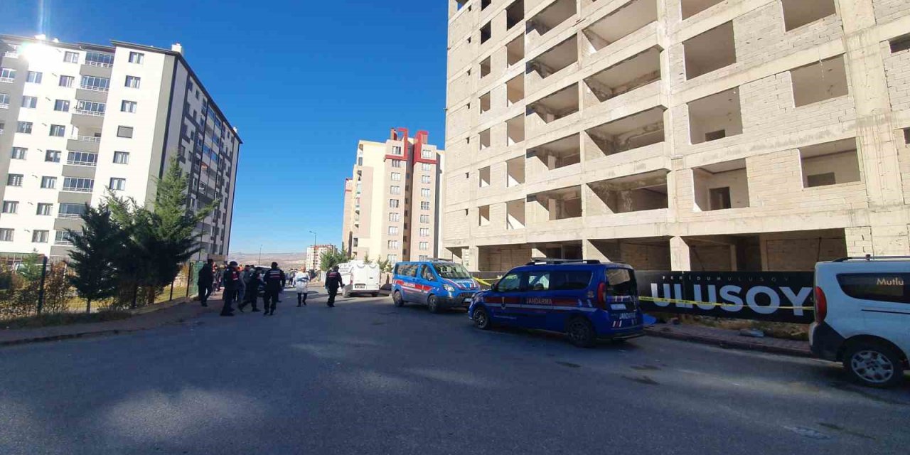 Çatı Yaparken Düşen İşçi Hayatını Kaybetti