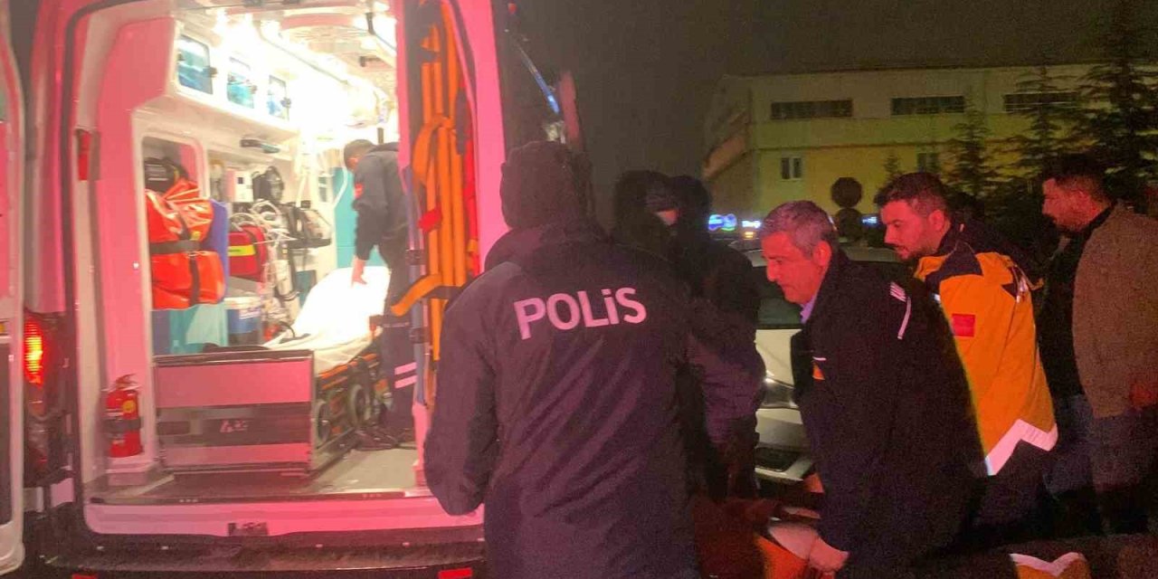 Karaman'da Genç Bileğini Kesip Fotoğrafını Yolladı