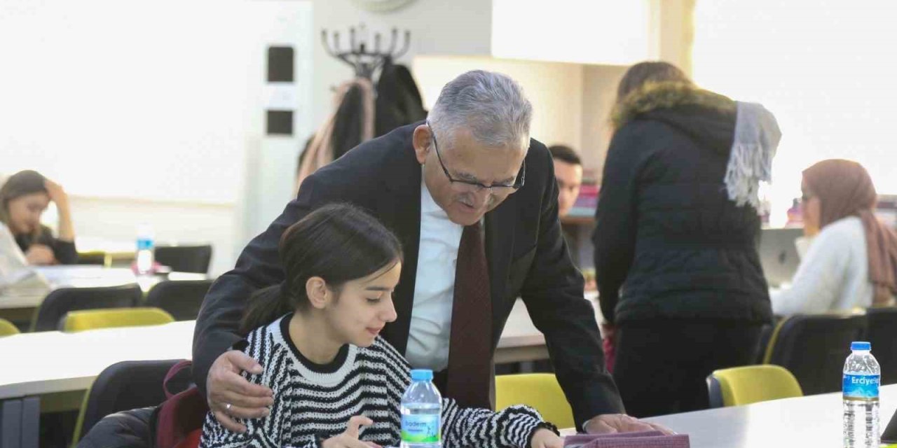 Kütüphaneler Yarıyıl Tatilinde Öğrencilerle Dolup Taşıyor