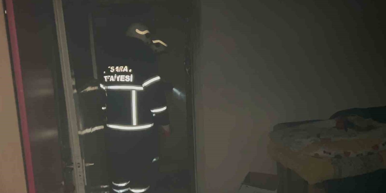 Komşularının Yardımıyla Oğlunu Yanmaktan Son Anda Kurtardı