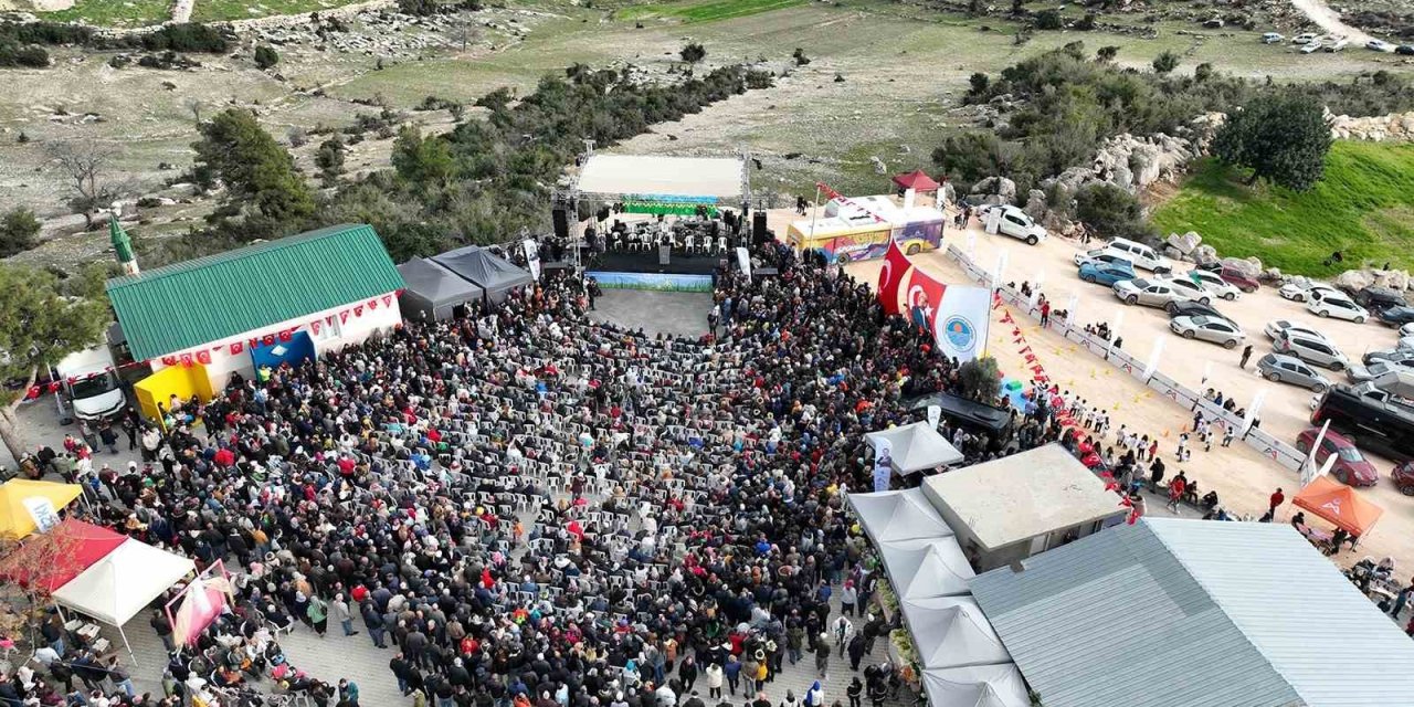 Mersin’de ’2.nergis Şenliği’ Düzenlendi