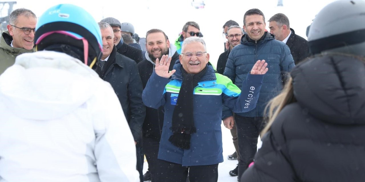 Başkan Büyükkılıç, Erciyes’te Kayak Tutkunlarıyla Bir Araya Geldi