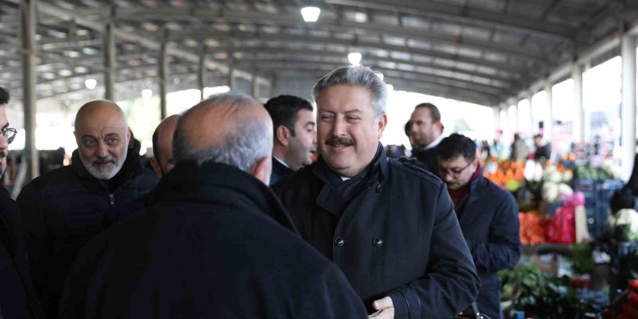 Başkan Palancıoğlu Esenyurt Pazar Yerinde Esnafı Ziyaret Etti