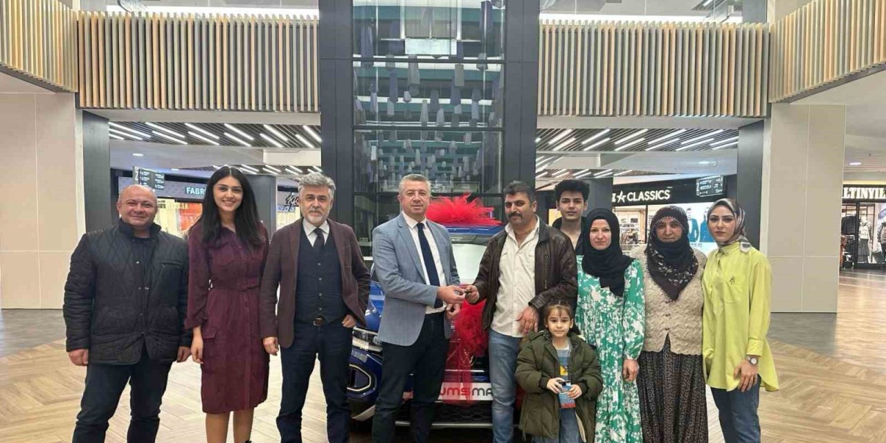 Kumsmall Talihlisi Otomobilini Aldı