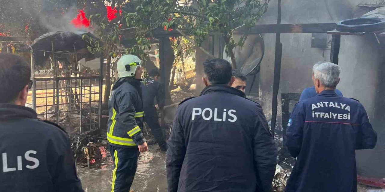 Müstakil Evde Çıkan Yangın İtfaiye Ekipleri Tarafından Söndürüldü