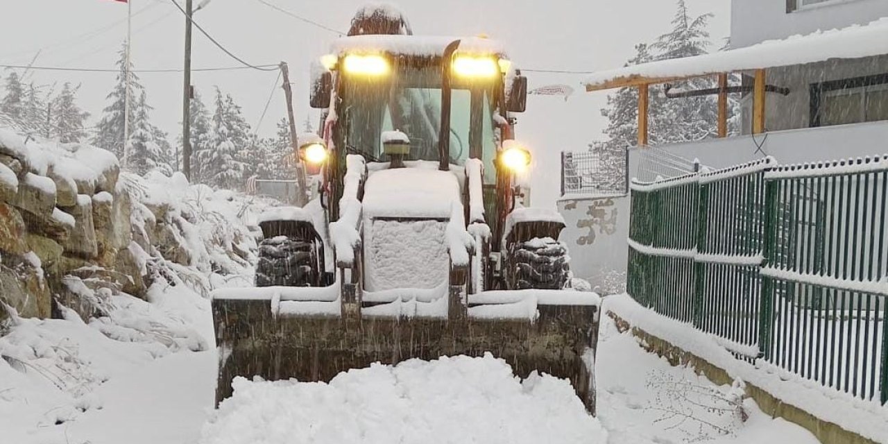 Toroslar’ın Yüksek Kesimlerinde Karla Kapanan Yollar Ulaşıma Açılıyor