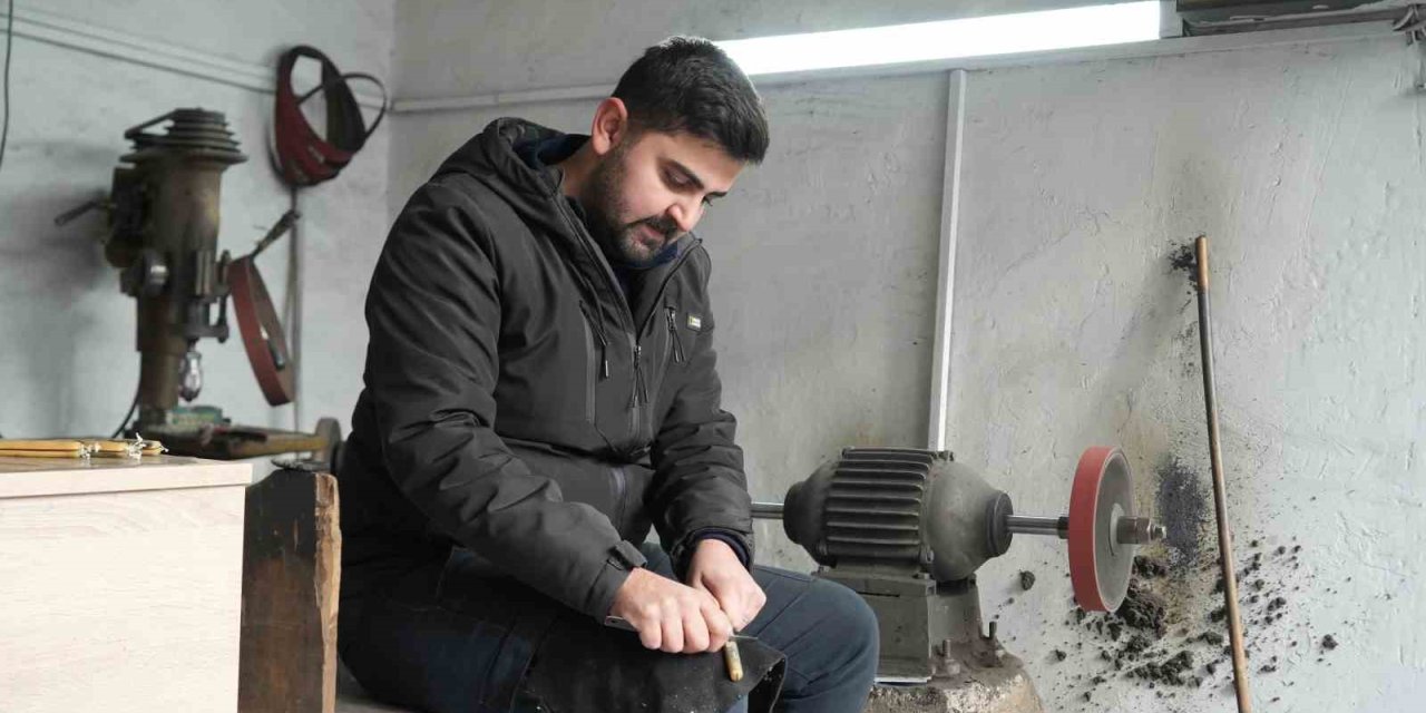 Hayal Ettiği Öğretmenliğe Atandı, Geleneği Sürdürmeyi Tercih Etti