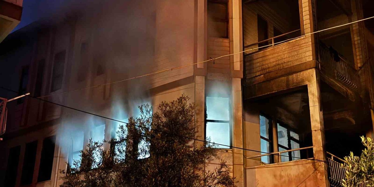 Alevlere Teslim Olan Ev Kullanılamaz Hale Geldi