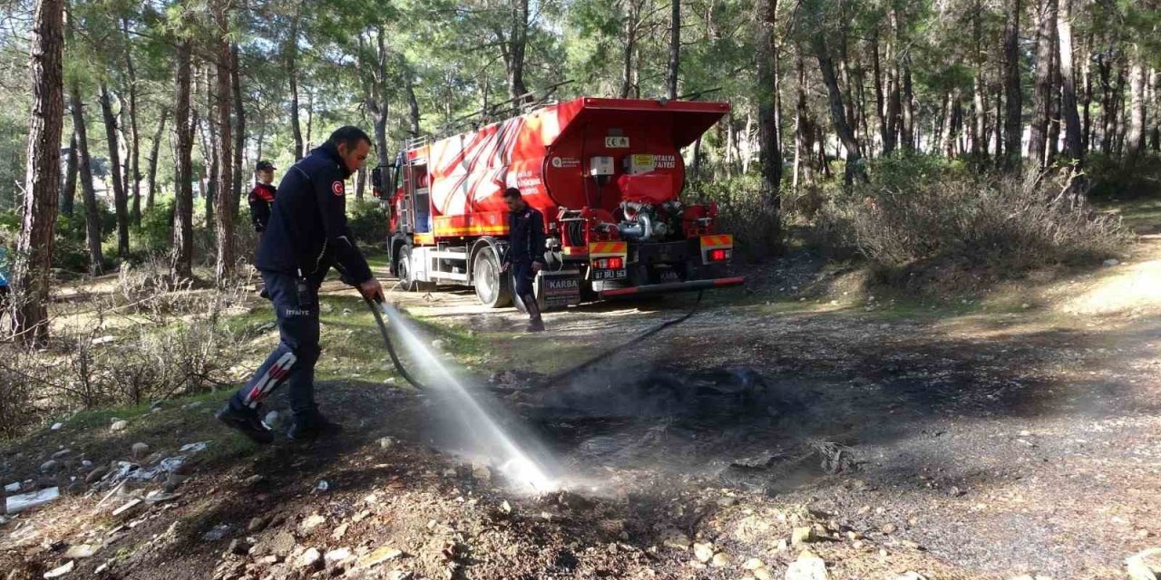 Ormanlık Alanda Yakılan Lastikler İtfaiye Ve Jandarmayı Alarma Geçirdi