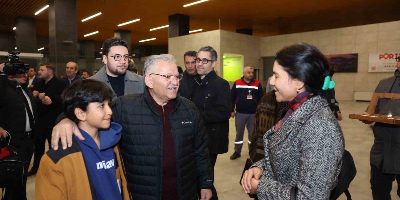 Kayseri Havalimanı’nın Yeni Terminal Binasının İlk Yolcuları Karşılandı