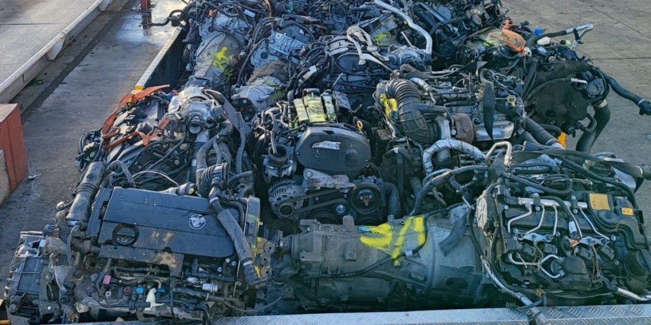 ’araç Motoru Kaçakçıları’ Polisten Kaçamadı