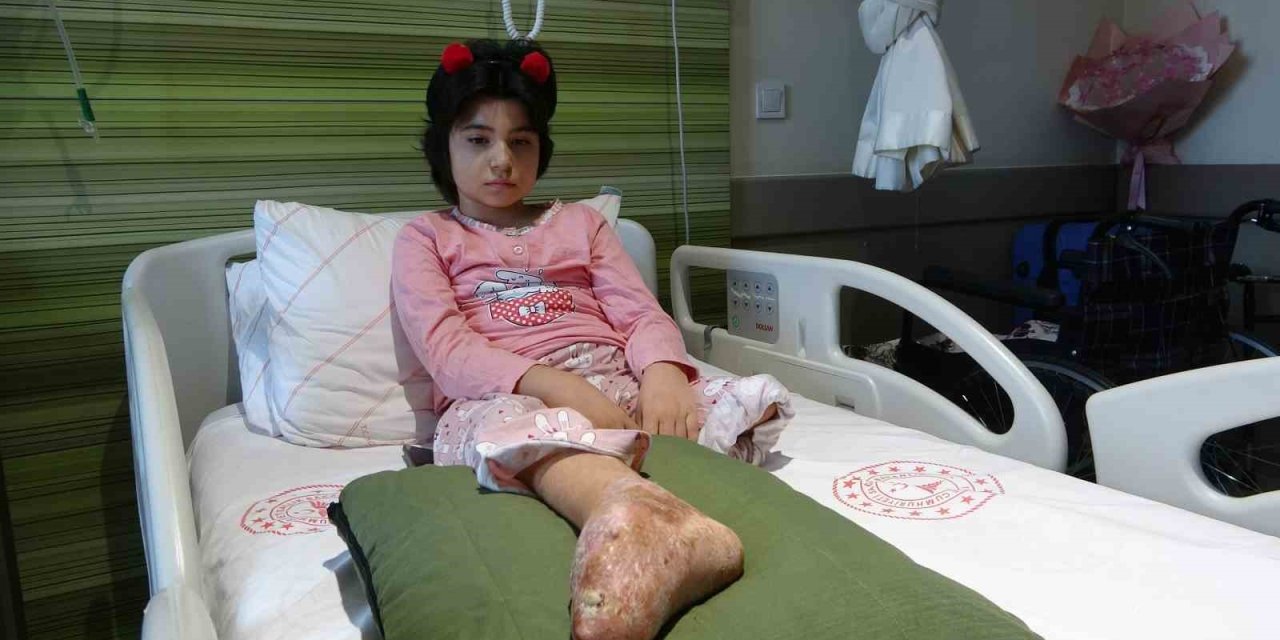 Depremde Ayaklarını Kaybeden Aysima’nın Tek İsteği Öğretmen