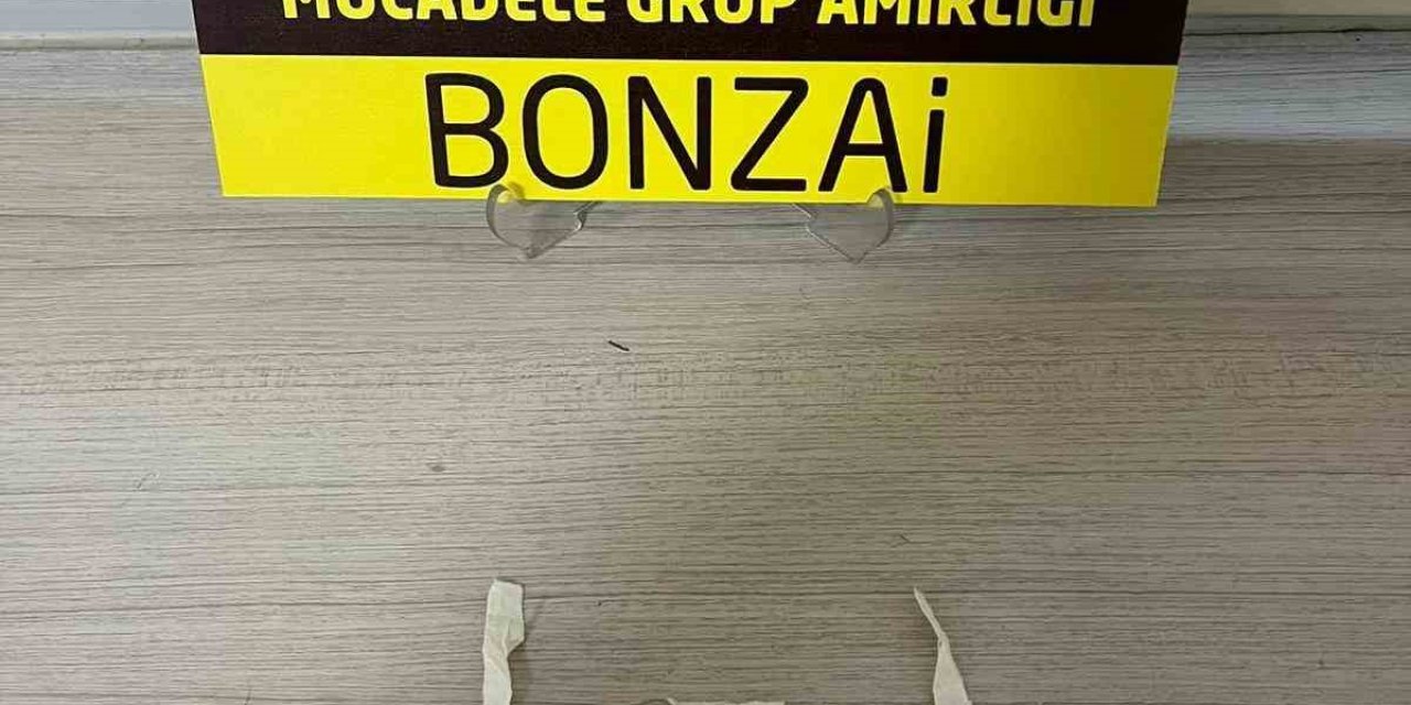 Konya’da Kağıda Emdirilmiş Uyuşturucuyla Yakalanan 3 Kişi Gözaltına Alındı