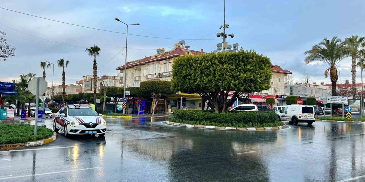 Alanya’daki Trafik Uygulamasında 12 Araç Trafikten Men Edildi