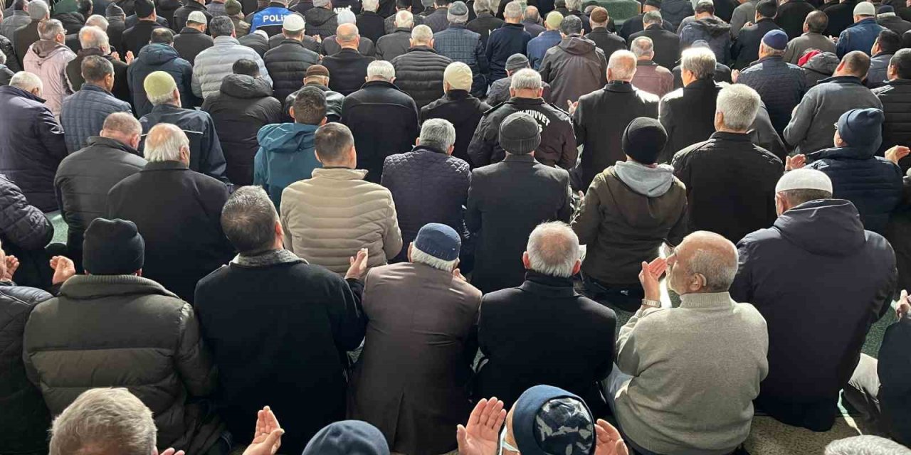 Depremde Hayatını Kaybedenler İçin Niğde’de Mevlid Okundu