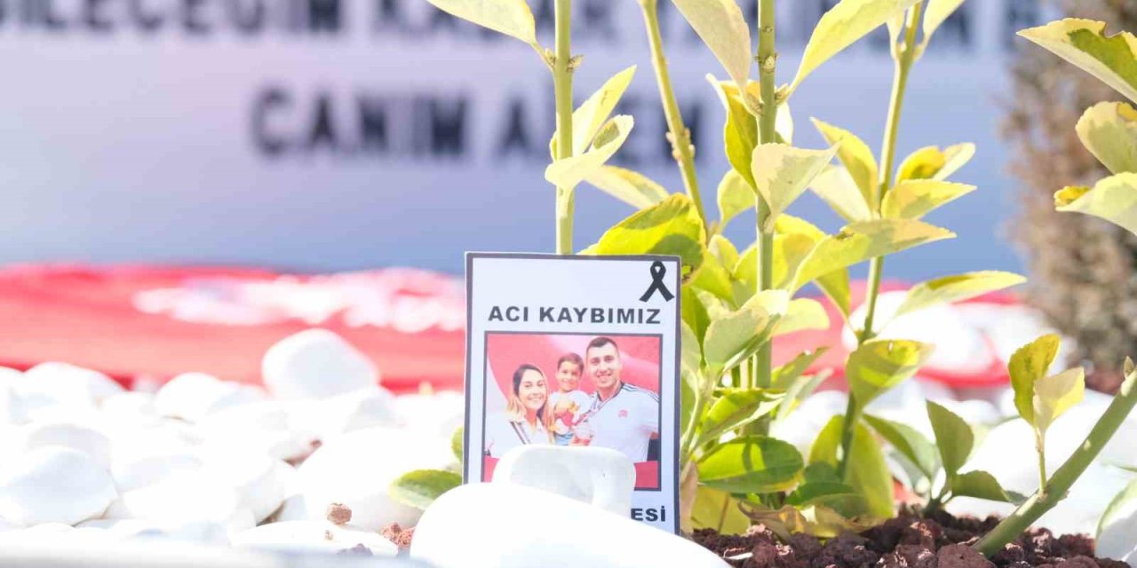 Hentbol Milli Takım Kaptanı Cemal Kütahya Ve Ailesi Asrın Felaketinin Yıl Dönümünde Anıldı