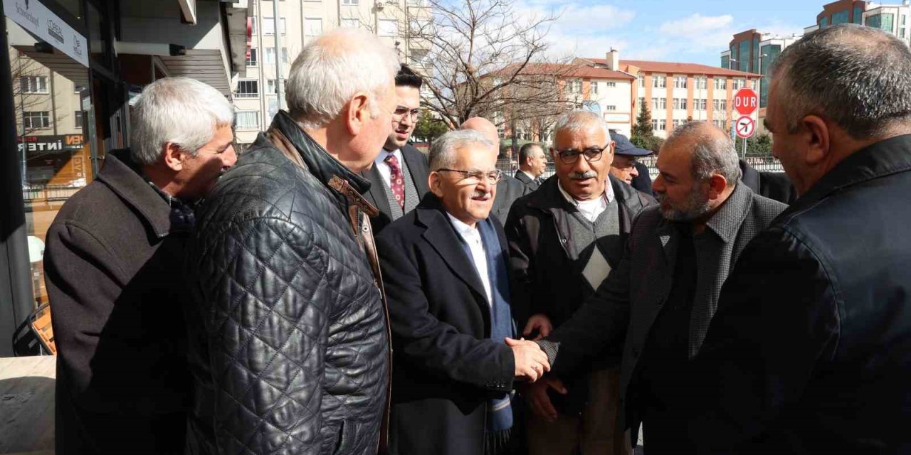 Başkan Büyükkılıç, Yoğunburç’ta Esnafla Kucaklaştı