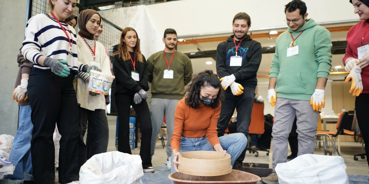 Agü’den ‘toprak Yapım Teknikleri’ Uygulamalı Eğitimi