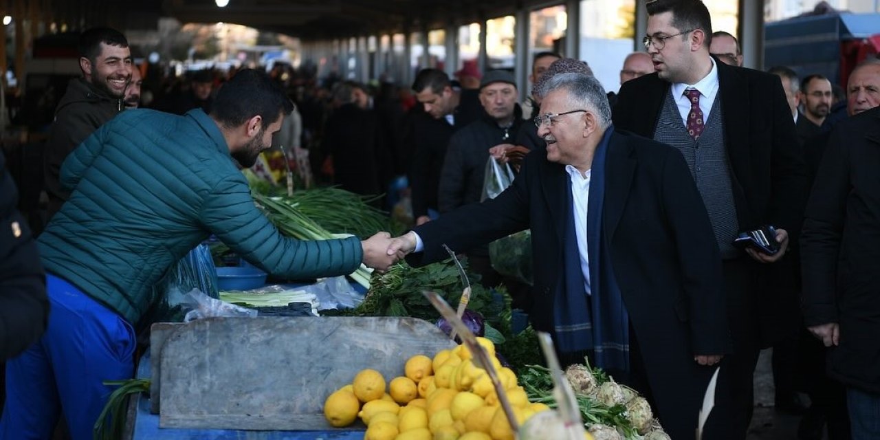 Başkan Büyükkılıç’tan Esenyurt Semt Pazarı’na Ziyaret