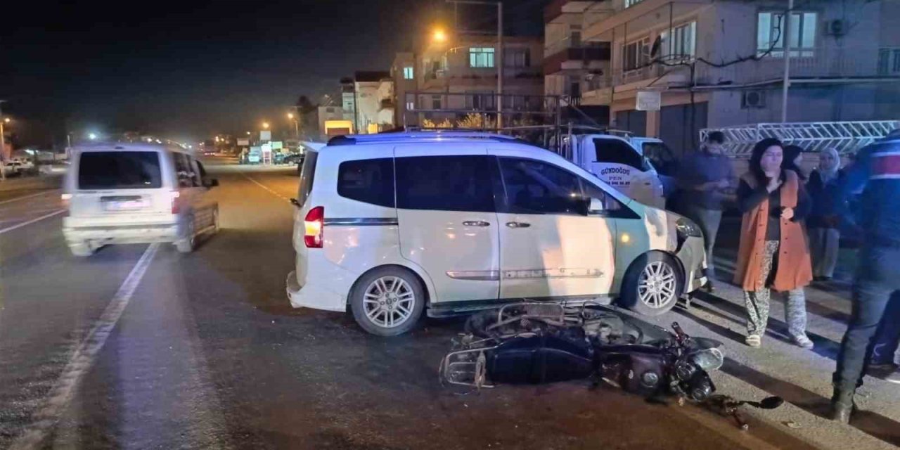 Motosikletle Hafif Ticari Araç Çarpıştı: 1 Yaralı