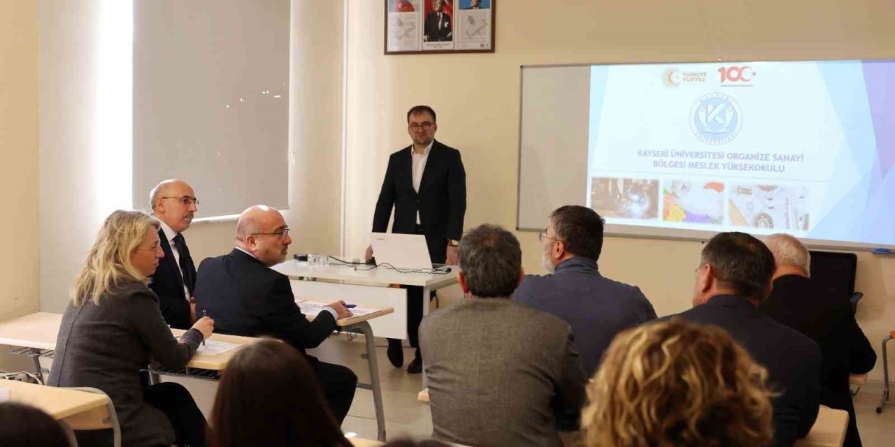 Yök Yürütme Kurulu Üyesi Prof. Dr. Mahmut Ak, Kayü Osb Myo’da İncelemelerde Bulundu