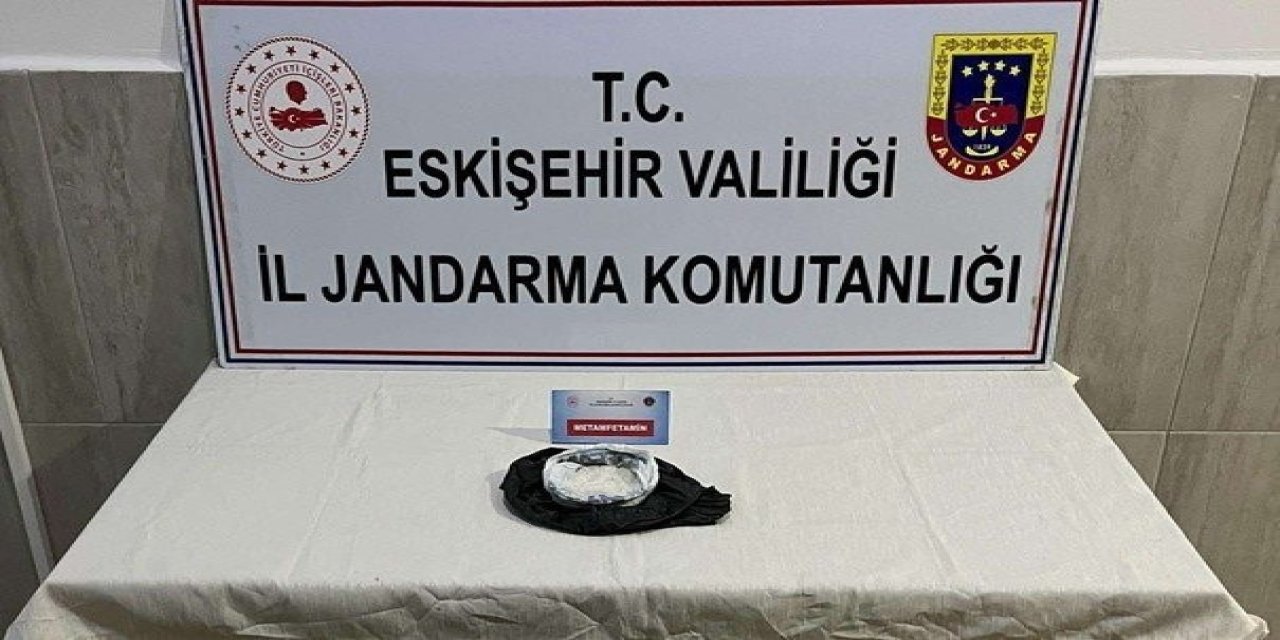 İstanbul’dan Eskişehir’e Uyuşturucu Getirip Satan Şahıslar Yakaladı