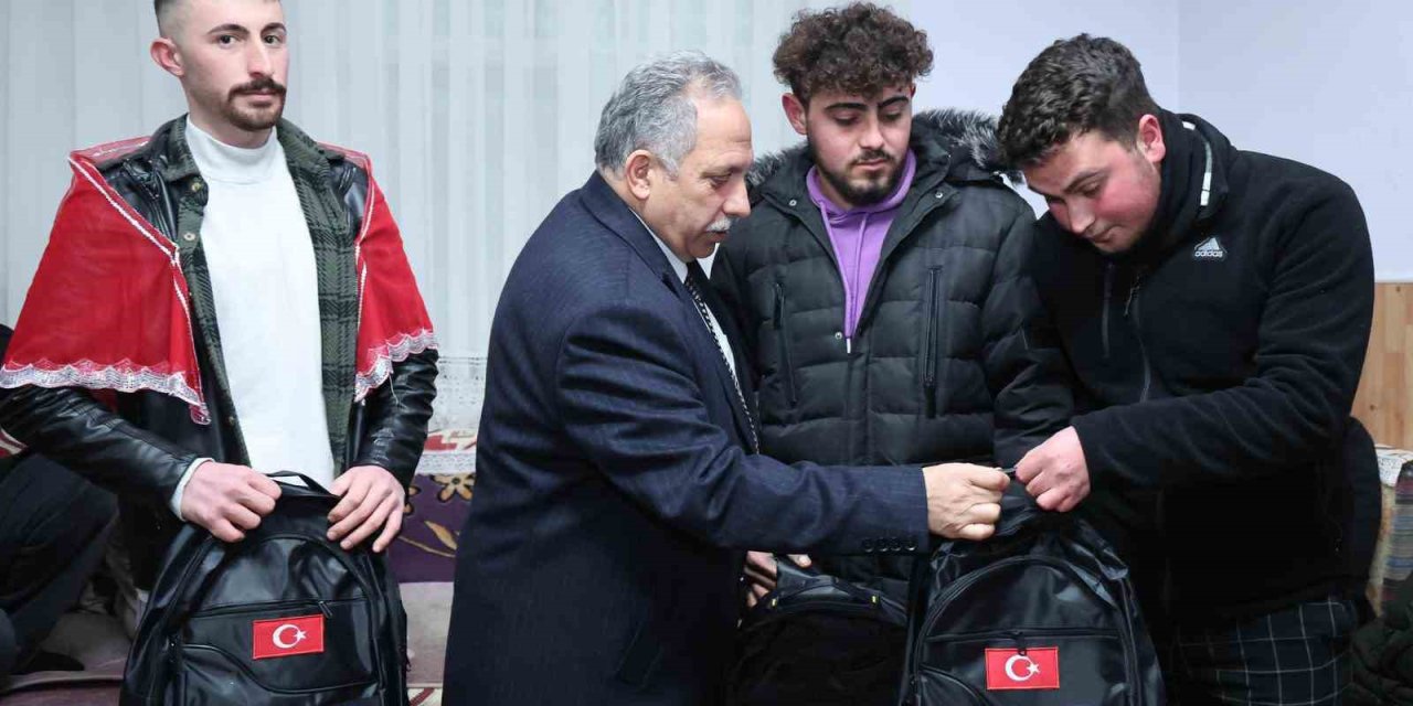 Başkan Yalçın Kınalı Kuzularla