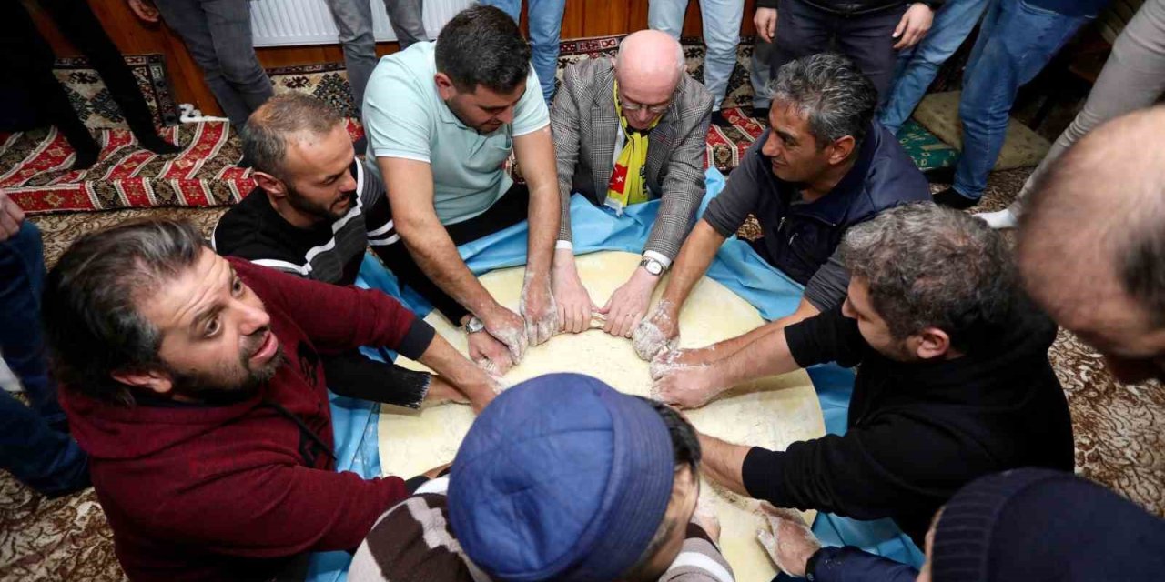 Başkan Kurt Bayburt Çamlıkoz Köyü Gençlik Derneği’ni Ziyaret Etti