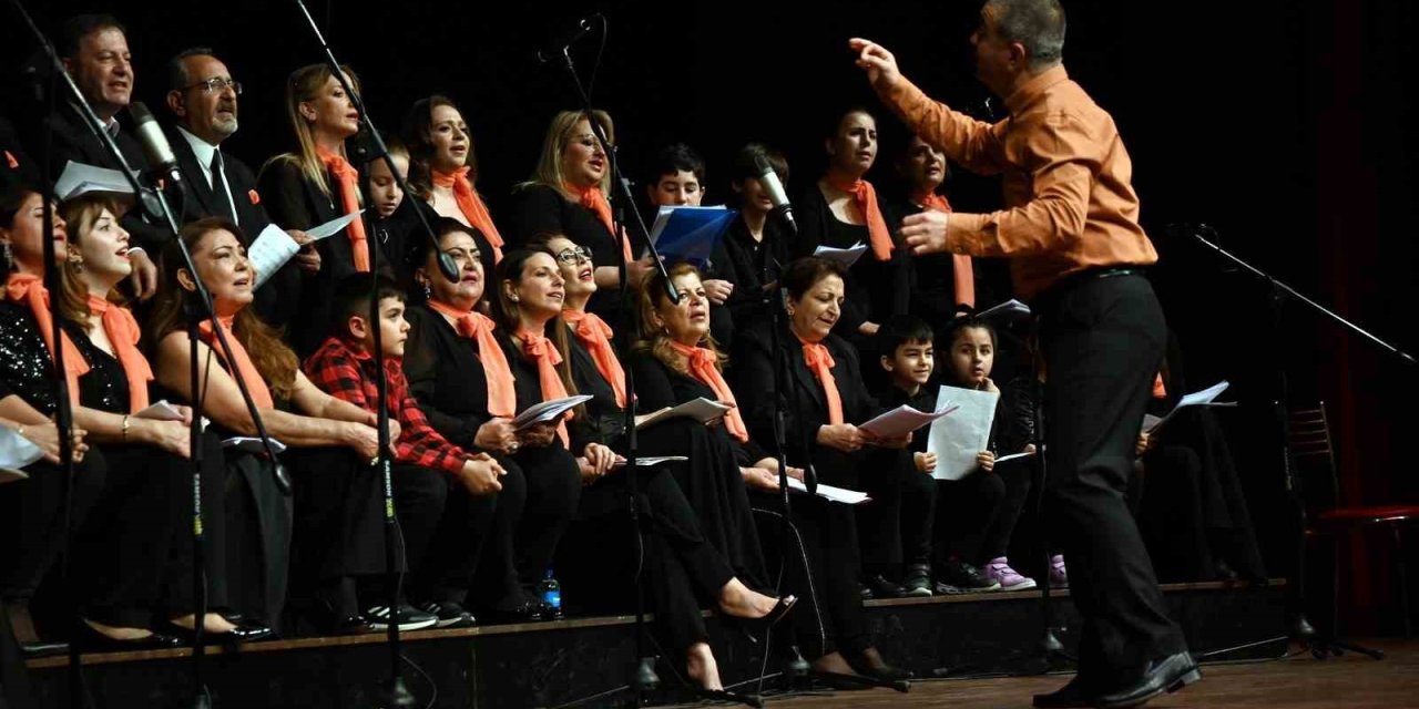 Manavgat Belediyesi Tsm Korosu’ndan ‘karışık Kaset’ Konseri