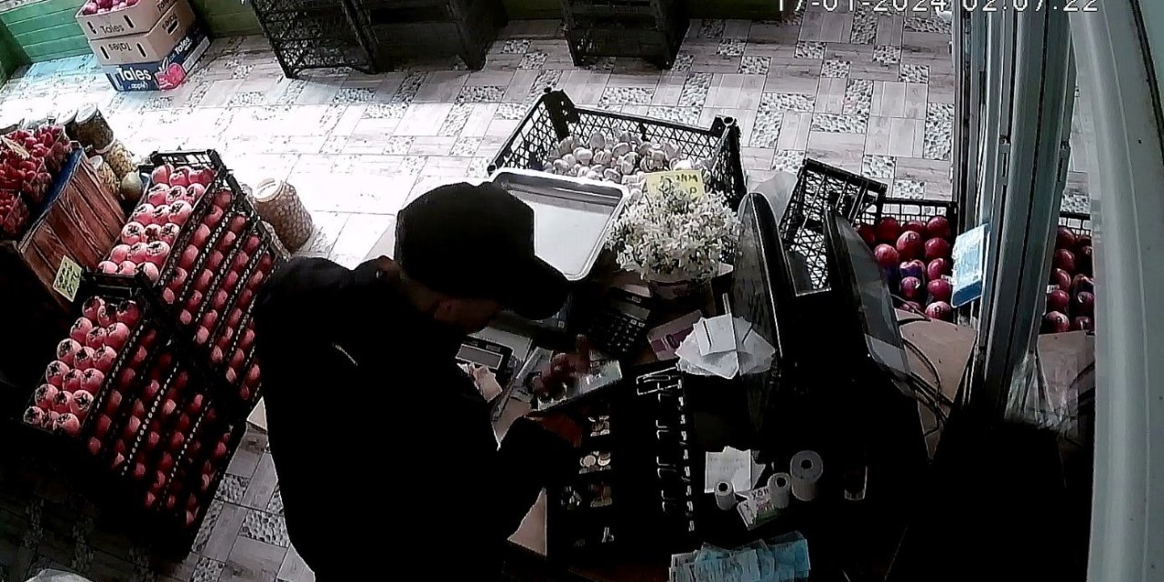 Kameralar Tespit Etti, Polis Yakaladı