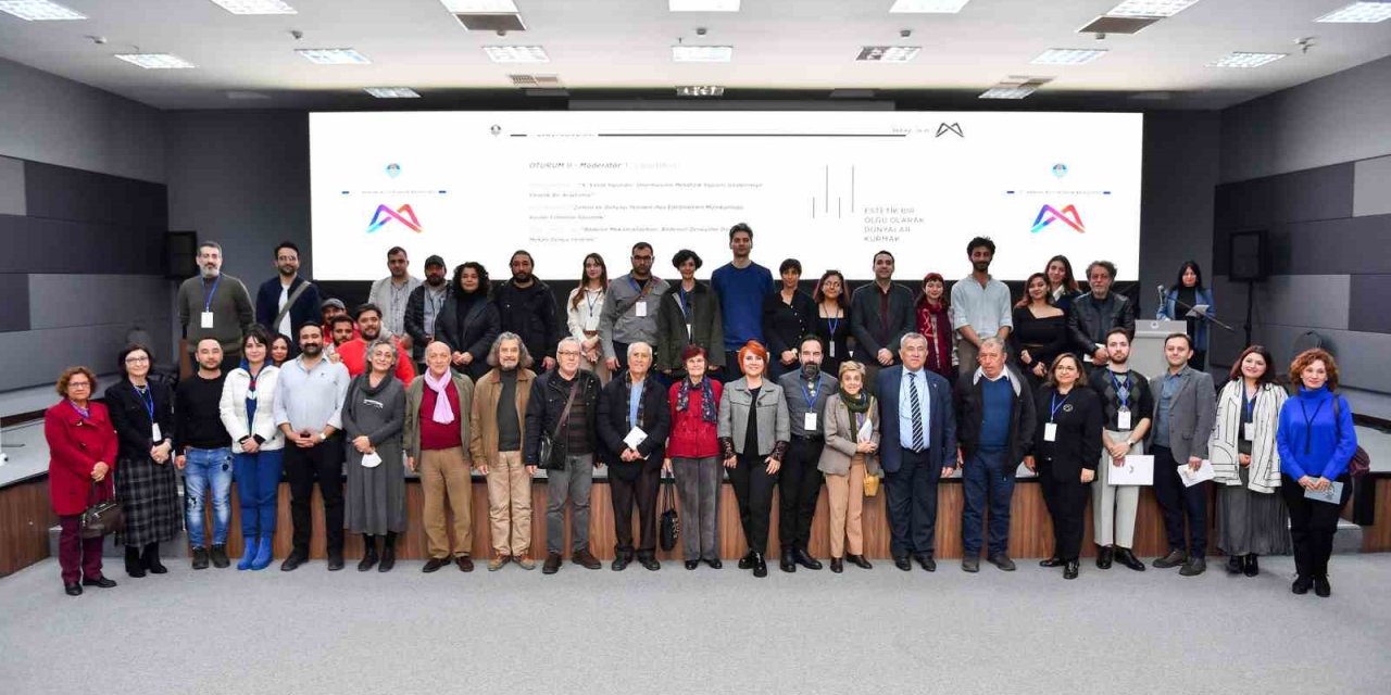 ‘estetik Bir Olgu Olarak Dünyalar Kurmak’ Sempozyumu Başladı