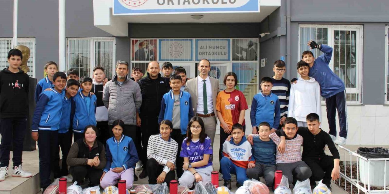 Elmalı’da Okullara Spor Malzemesi Dağıtıldı