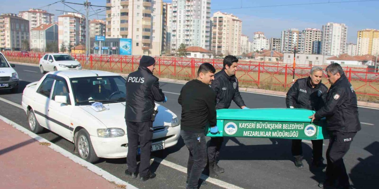 Aracın İçinde Ölü Bulundu