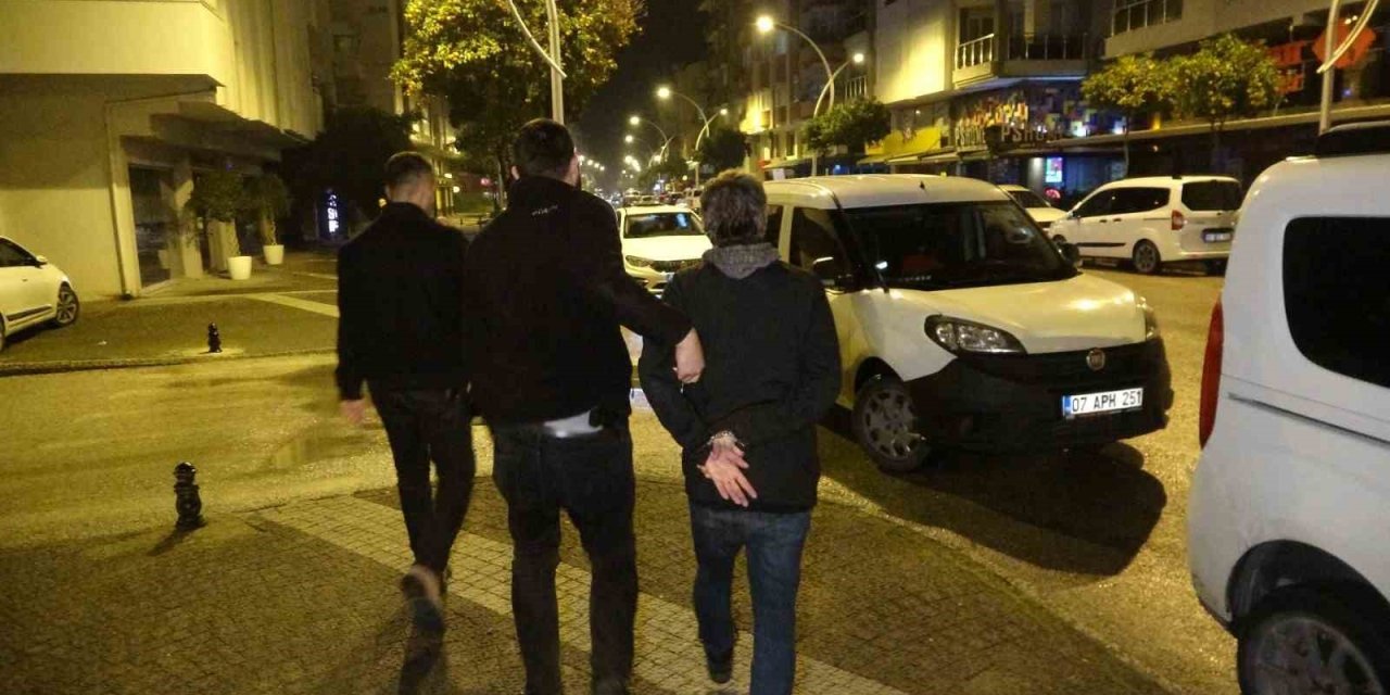 Çalmak İstediği Ayakkabının İçinde Evin Anahtarını Gören Hırsız Hedef Büyüttü