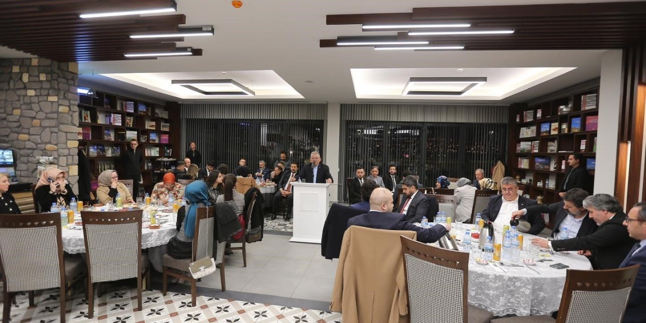 Akar Ve Büyükkılıç, Avukatlarla Buluştu