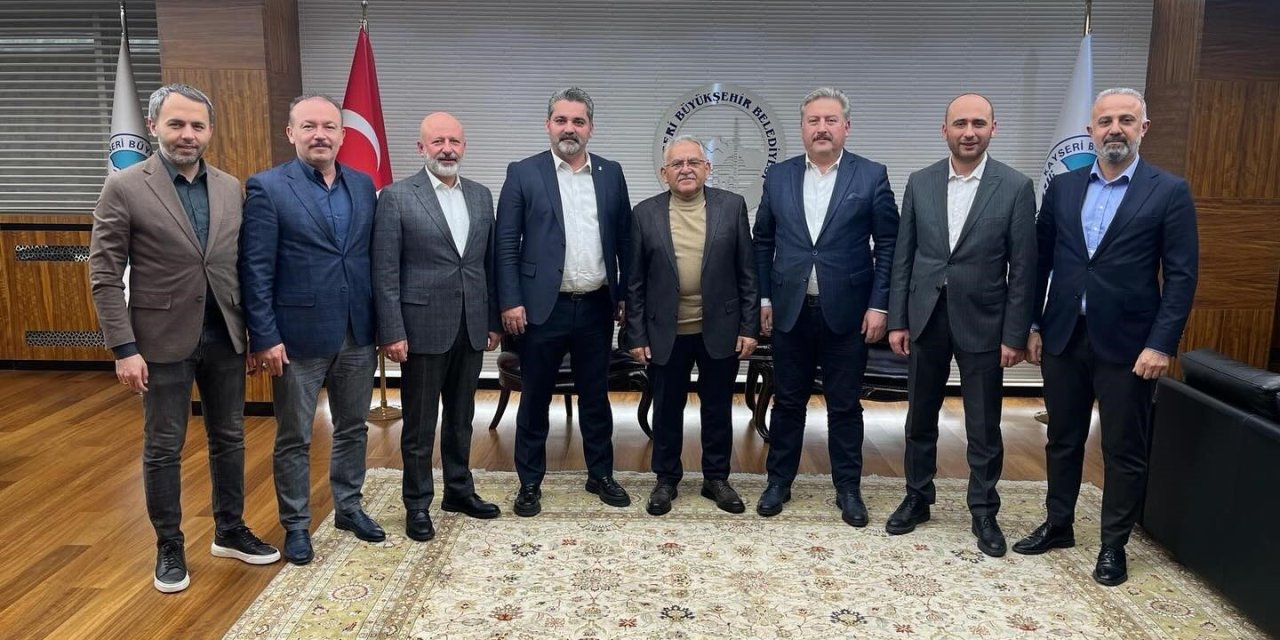 Başkan Büyükkılıç, İlçe Belediye Başkanlarıyla Bir Araya Geldi