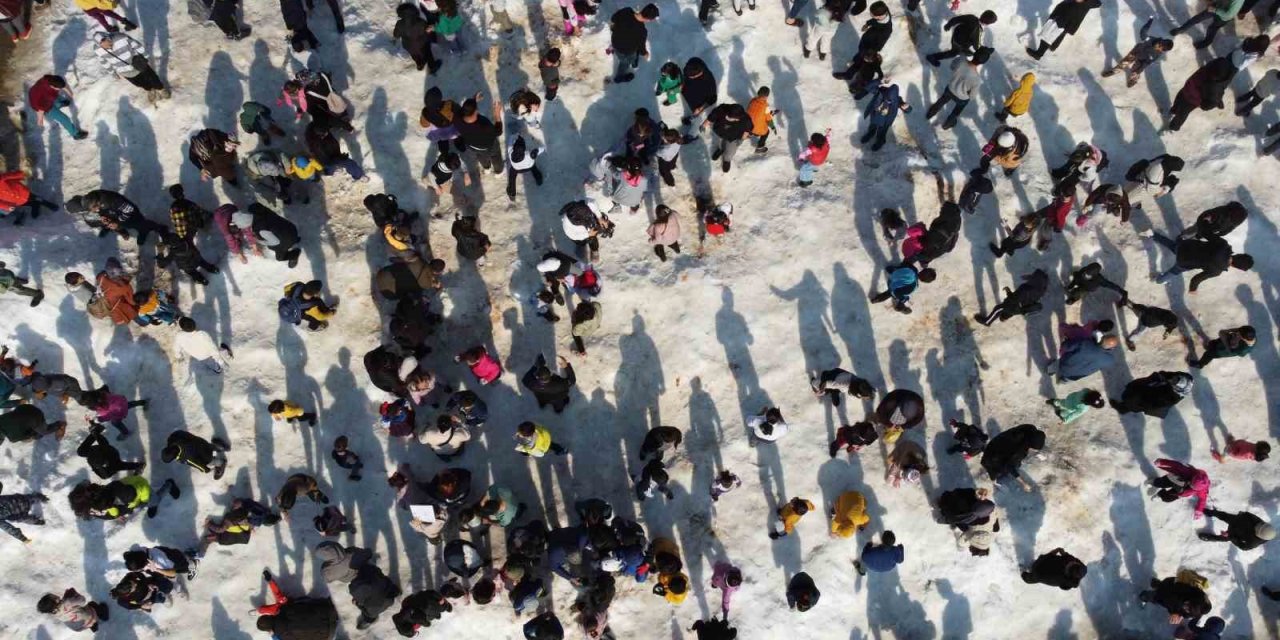 Sahil Kenarında Kar Keyfi