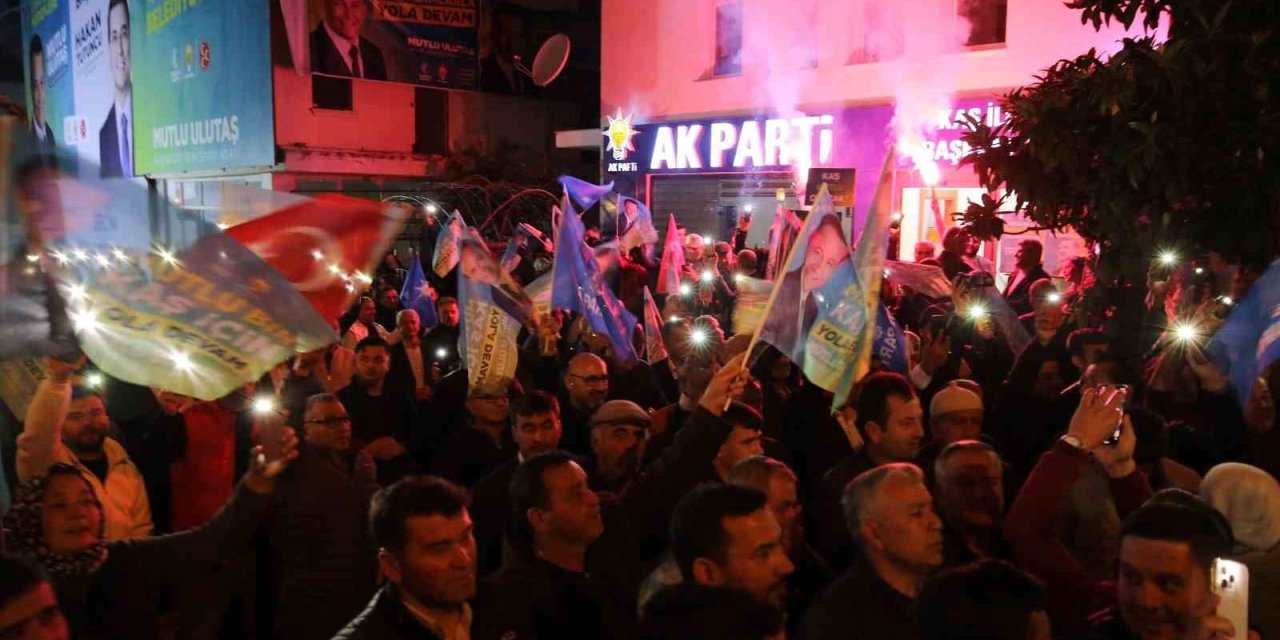 Ak Parti Kaş Belediye Başkan Adayı Mutlu Ulutaş Törenle Karşılandı