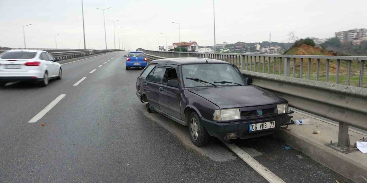 Tekeri Çıkan Otomobil Bariyere Çarptı: 1 Yaralı