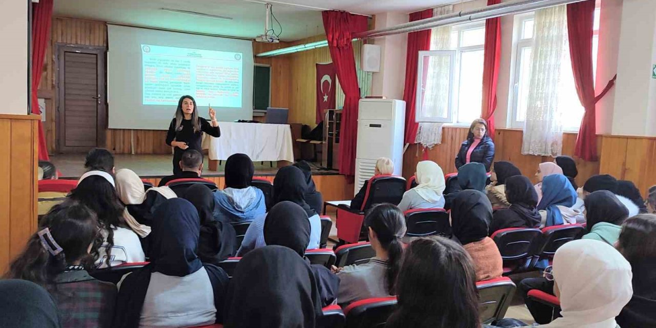 Mersin Emniyeti Öğrencilerle Yönelik Bilgilendirme Çalışması Gerçekleştirdi