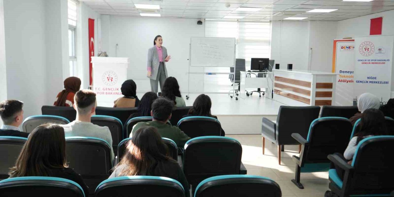 Diksiyon Eğitmeni Gün: "dijital Dünyadaki Hız Gençlerin Diksiyonunu Olumsuz Etkiliyor"