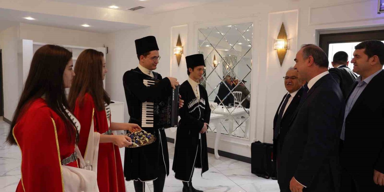 Büyükkılıç’tan Çerkeslere: "biz Et İle Tırnağız"