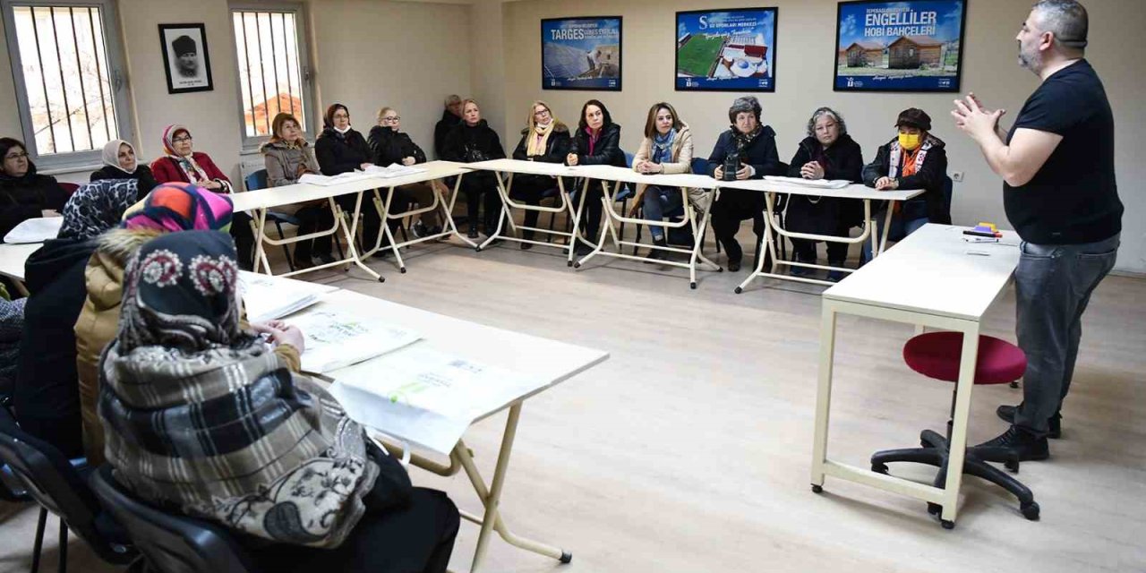 Kadın Kursiyerler Belediye Hizmetlerini Yerinde Gördü