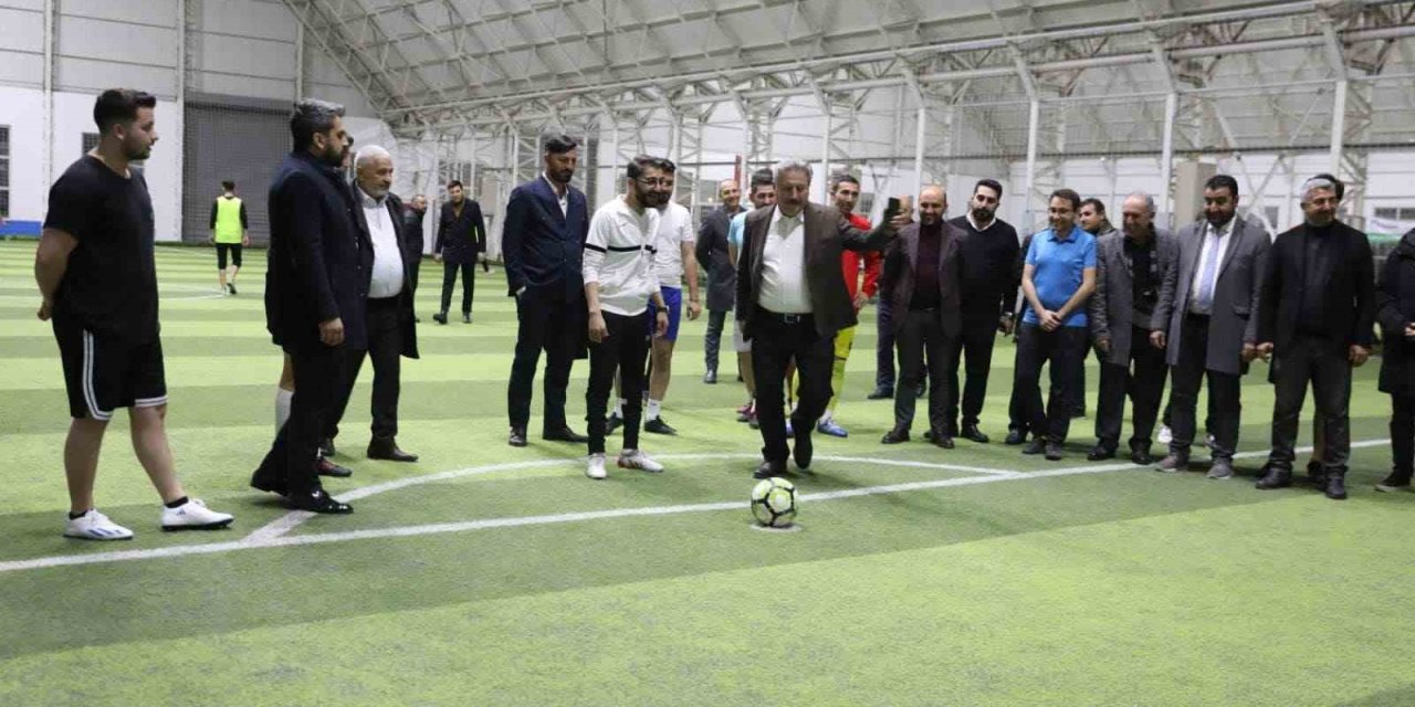 Başkan Palancıoğlu, Gençlik Kollarının Maçında Başlangıç Vuruşunu Yaptı