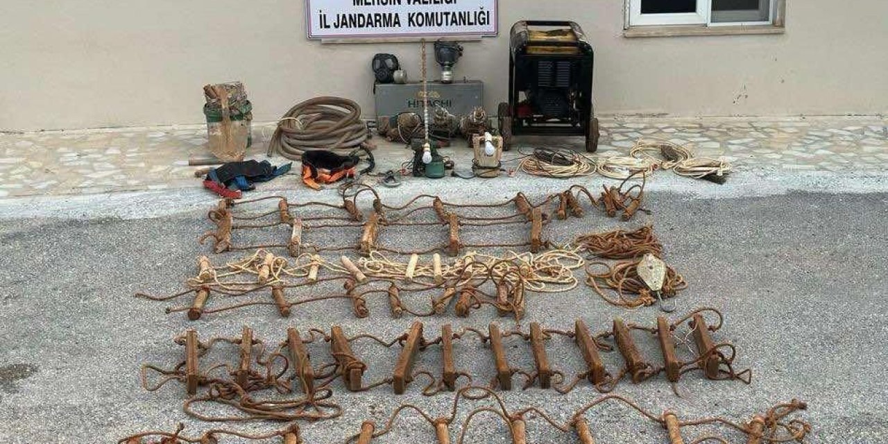 Mersin’de Kaçak Kazı Yapan 5 Şüpheli Suçüstü Yakalandı