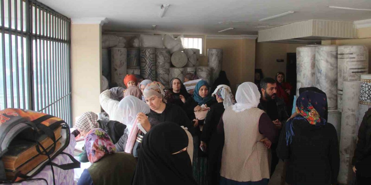 3 Milyonluk Ürününü Sel Aldı, Kuru Kalanlarda Fiyatı Yarıya İndirince Yoğunluk Oluştu