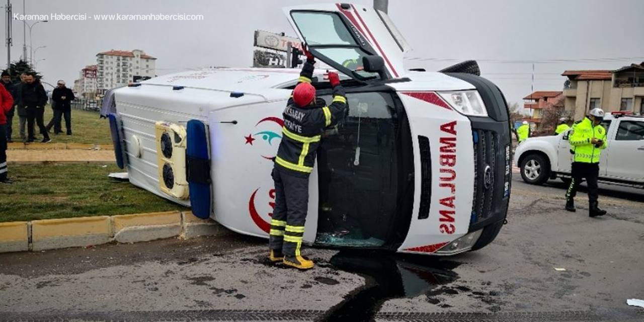 Aksaray'da Hasta Taşıyan Ambulansla Otomobil Çarpıştı