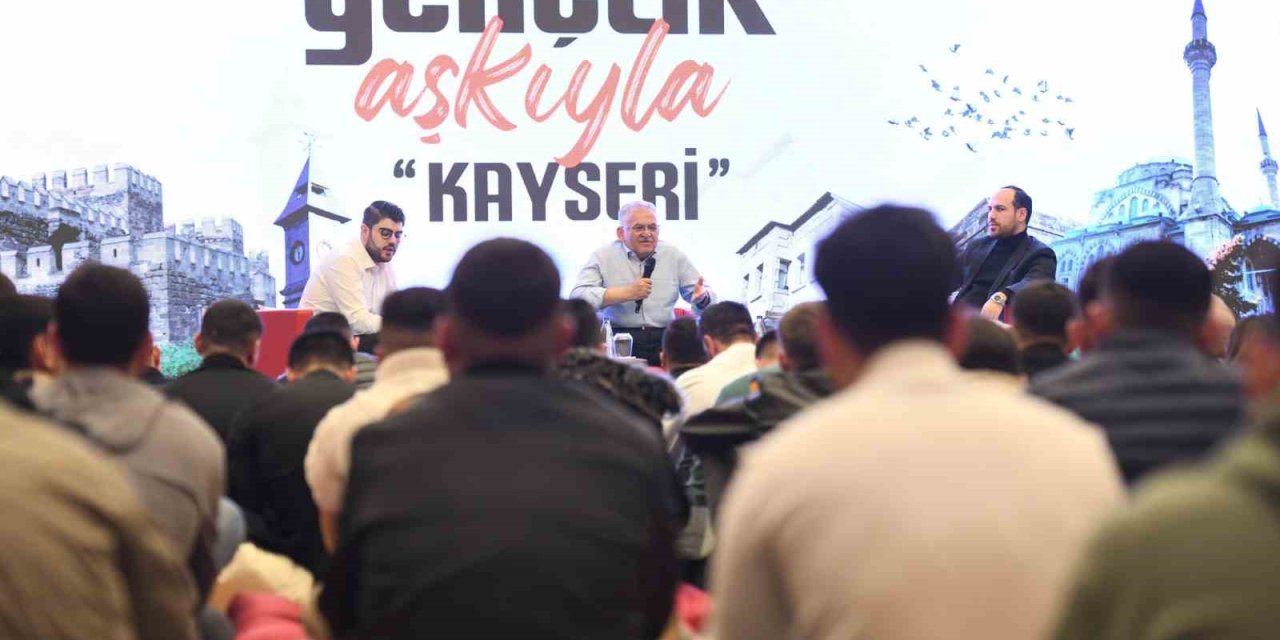 Gençler Sordu, Başkan Büyükkılıç, ‘gençlik Aşkıyla’ Cevapladı