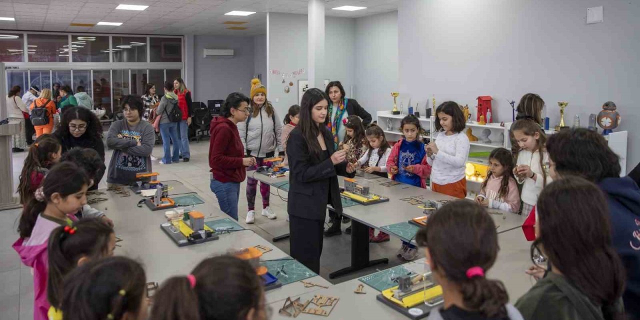 Aileler, Sanal Gerçekliğin Sınırlarını Çocuklarıyla Birlikte Keşfetti