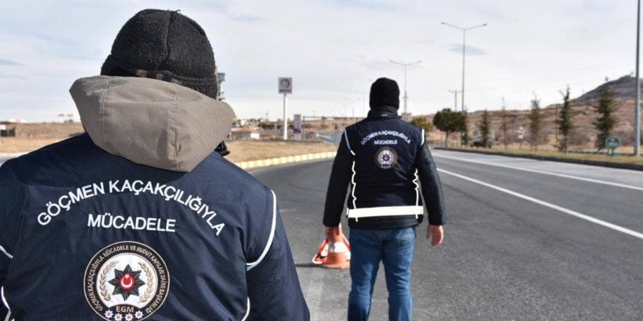 Kaçak Yollardan Yurda Giren 20 Göçmen Yakalandı